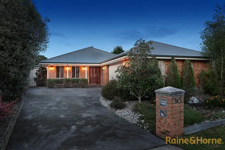 10 Pendle Close, Narre Warren South VIC 3805