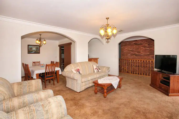 Fifth view of Homely house listing, 6 Reeves Close, Gladstone Park VIC 3043