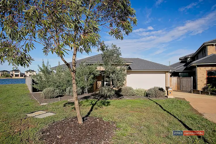 15 Seaview Point, Sanctuary Lakes VIC 3030