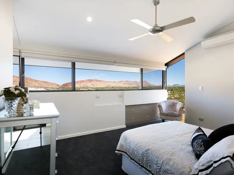 15 Range Crescent, Desert Springs NT 870