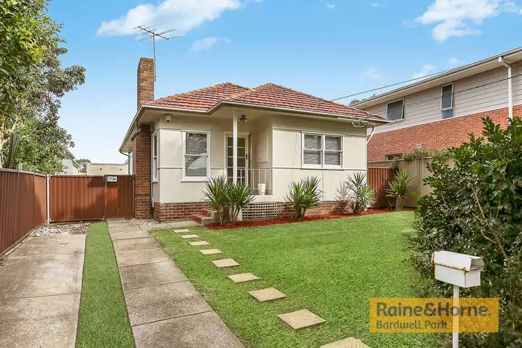 2 Kiewarra Street, Kingsgrove NSW 2208
