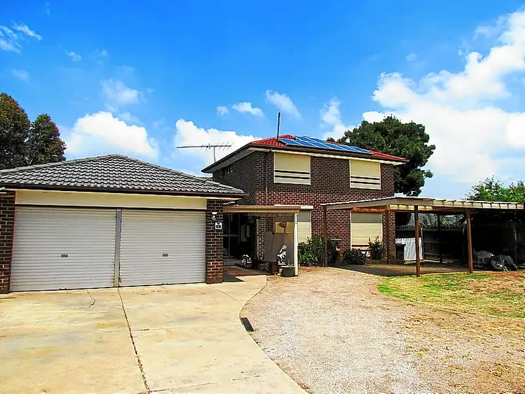 23 Linlithgow Way, Melton West VIC 3337