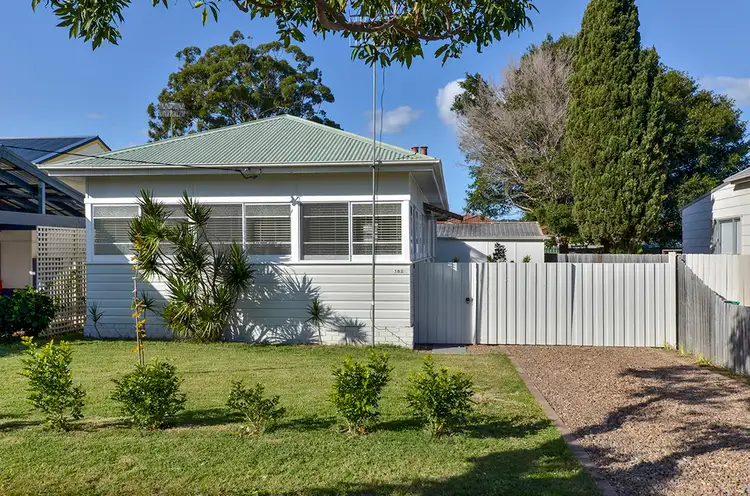 182 Memorial Avenue, Ettalong Beach NSW 2257