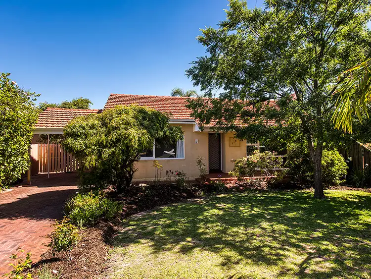 112 Kitchener Road, Alfred Cove WA 6154