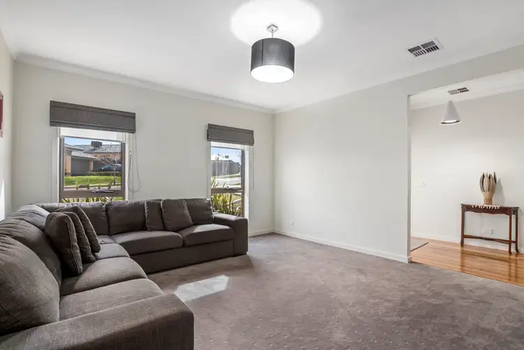 Fifth view of Homely house listing, 3 Blanche Close, Kyneton VIC 3444