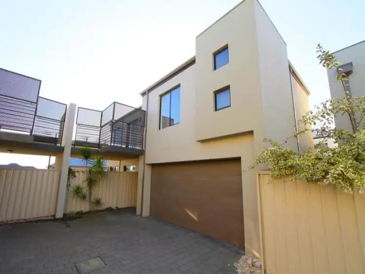 Second view of Homely house listing, 2/56 Spinnaker Heights, Yangebup WA 6164