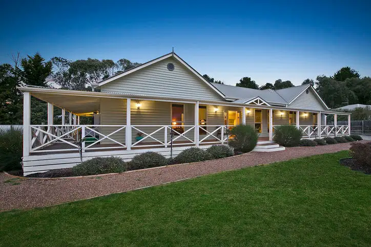 14 Pinelea Grove, Gisborne VIC 3437