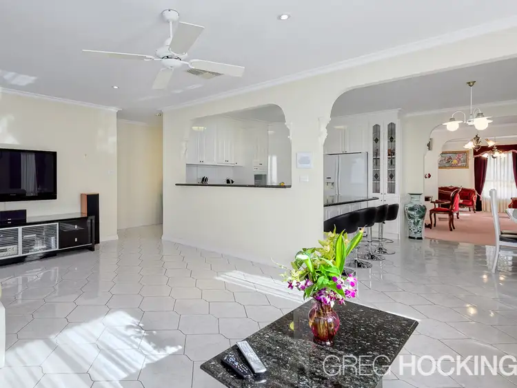 64 Snowdon Drive, Cheltenham VIC 3192