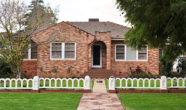 17 Gordon Avenue, Griffith NSW 2680