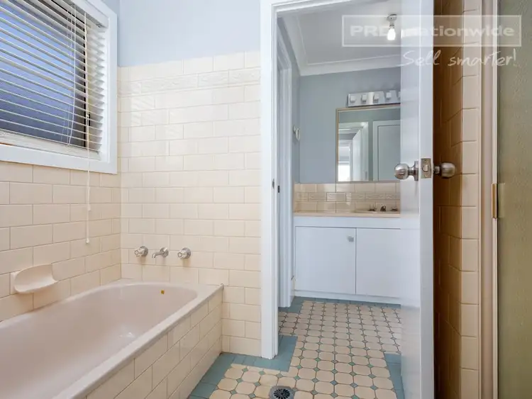 Sixth view of Homely house listing, 18 Yentoo Drive, Glenfield Park NSW 2650