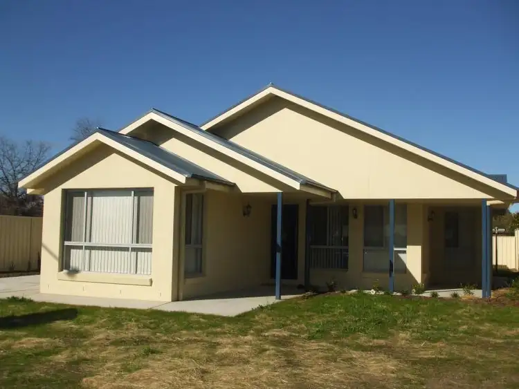 3 Chisholm Close, Tumut NSW 2720
