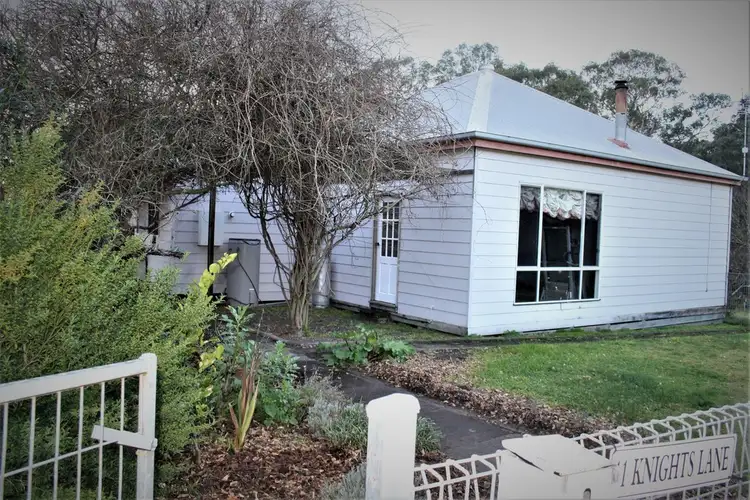 11 Knights Lane, Casterton VIC 3311