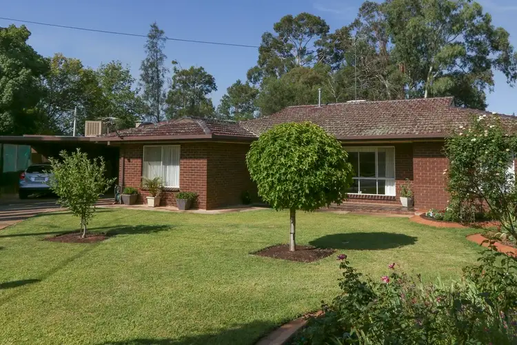 8 Foster Place, Griffith NSW 2680