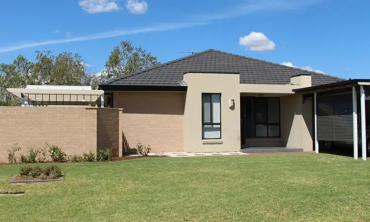 2A Hopbush Crescent, Griffith NSW 2680