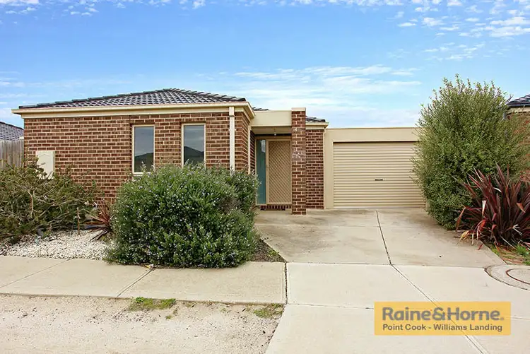 2/ 2 Whitehouse Avenue, Truganina VIC 3029