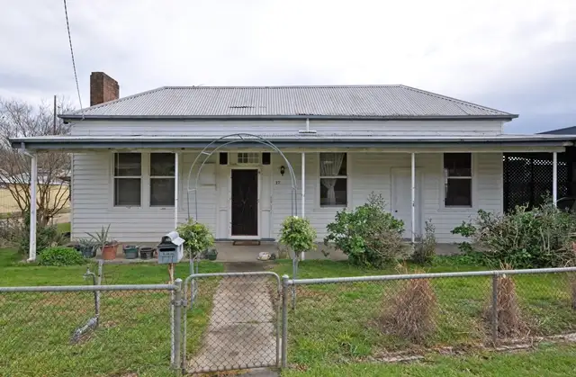 Main view of Homely house listing, 17 Akuna Avenue, Tallangatta VIC 3700
