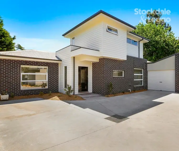 2/25 Blackburn Road, Mooroolbark VIC 3138