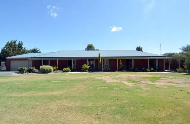 71 Schoeffel Drive, Echuca VIC 3564
