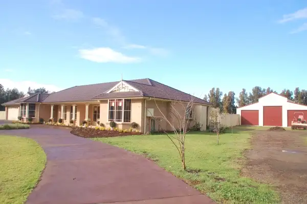 72 Rondanella Drive, Kanahooka NSW 2530