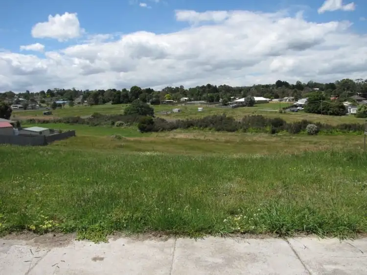 25 Colli Drive, Newborough VIC 3825