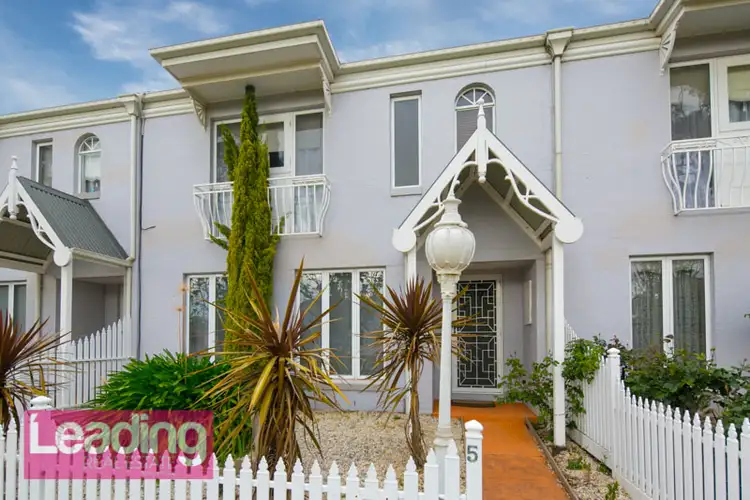 5 Lauriston Walk South, Sunbury VIC 3429