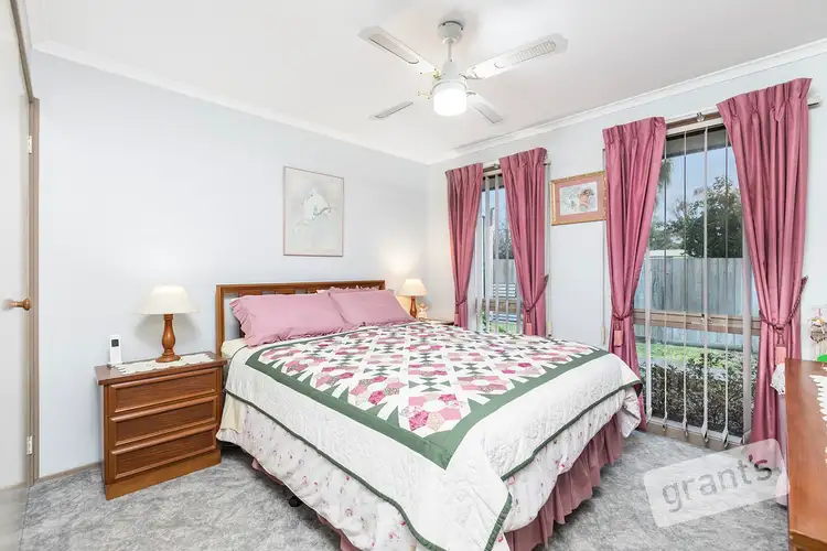 Fifth view of Homely house listing, 10 Cantle Close, Pakenham VIC 3810