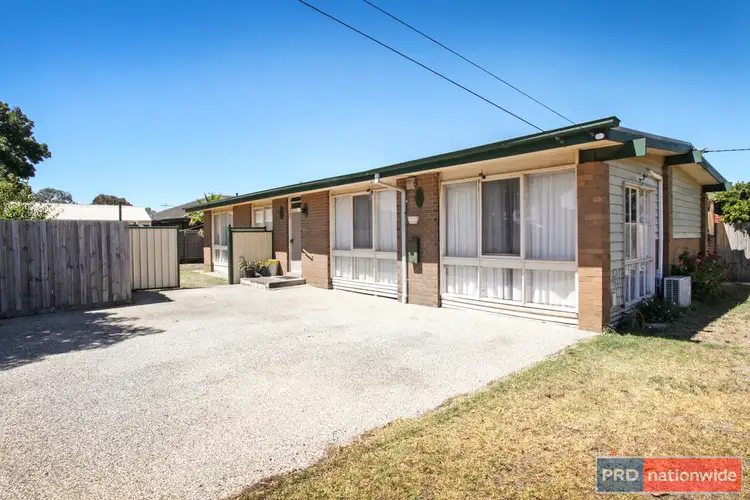 8 Wilson Road, Melton South VIC 3338