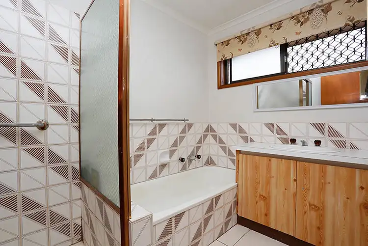 Seventh view of Homely house listing, 2/15 Jania Street, Lara VIC 3212