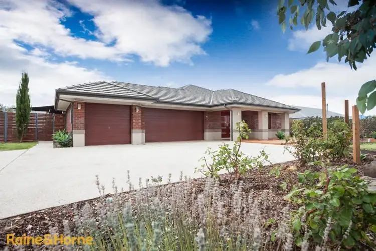 12 Berrydale Road, Sunbury VIC 3429