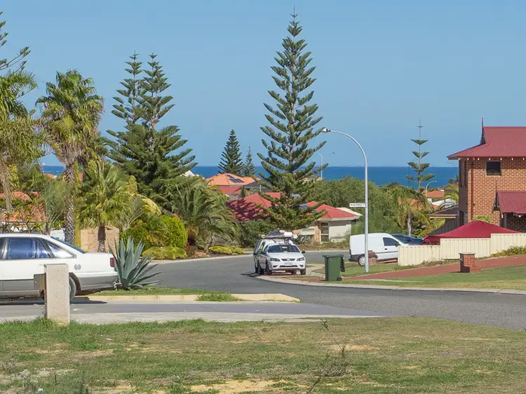 Fourth view of Homely house listing, 1 Empress Court, Ocean Reef WA 6027