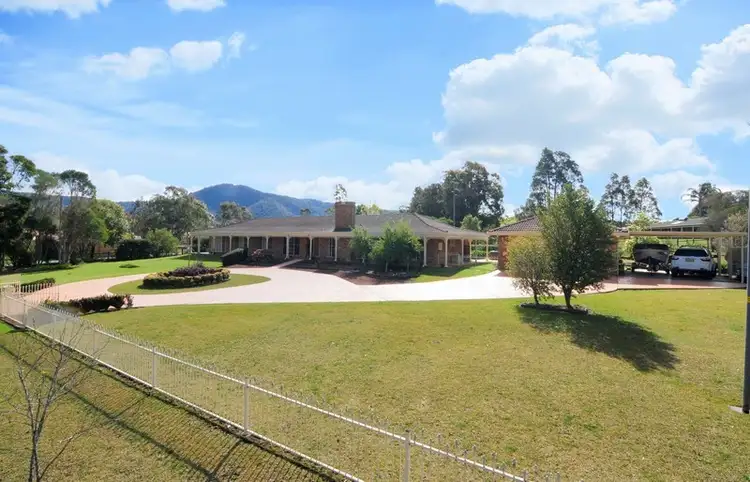 18 Tartarian Crescent, Bomaderry NSW 2541