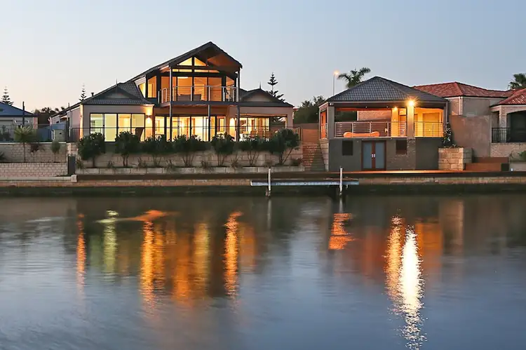 25 Genevieve Court, Halls Head WA 6210