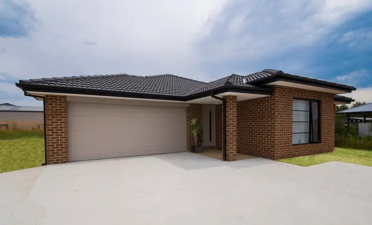2/115 Willowbank Road, Gisborne VIC 3437