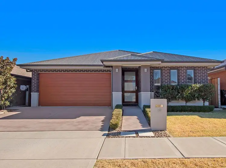19 Tarrawarra Avenue, Gledswood Hills NSW 2557