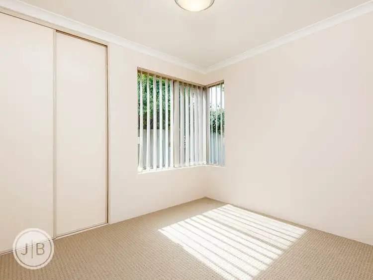 Seventh view of Homely semi-detached listing, 2 Mandora Way, Riverton WA 6148