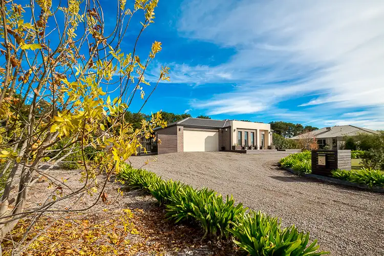 42 Windermere Way, Cardigan Village VIC 3352