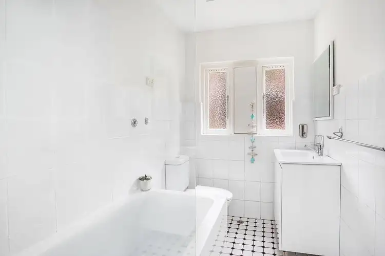 Sixth view of Homely apartment listing, 8/48 Beach Road, Bondi Beach NSW 2026