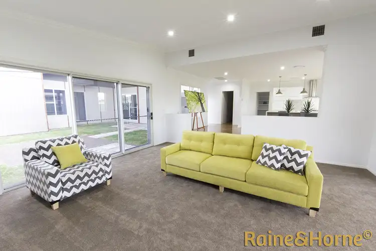 8 Waldorf Place, Dubbo NSW 2830