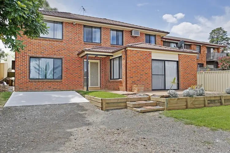 14 Clark Pl, Minto NSW 2566