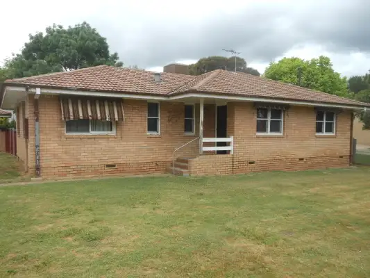 16 McLerie, Young NSW 2594