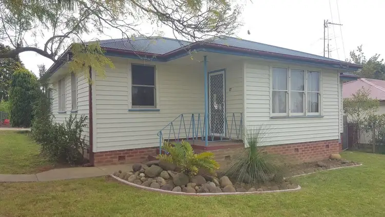 17 Young Avenue, Nowra NSW 2541