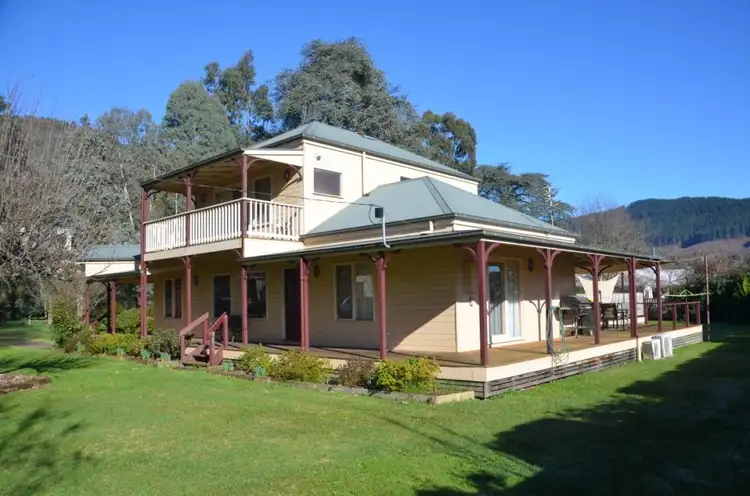 13 Railway Avenue, Bright VIC 3741