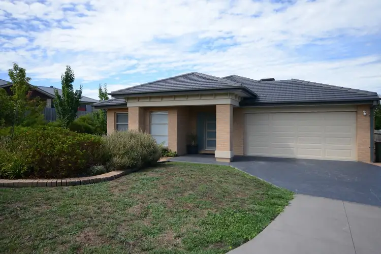 8 Stewart Place, Bairnsdale VIC 3875