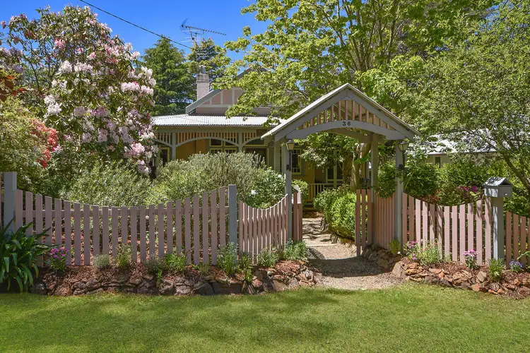 36 Balmoral Rd, Leura NSW 2780