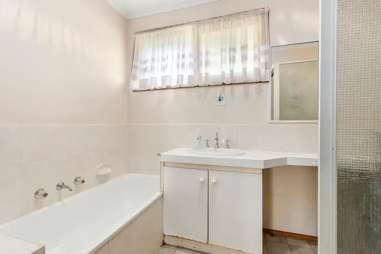 Seventh view of Homely house listing, 20 Lorraine Court, Pakenham VIC 3810