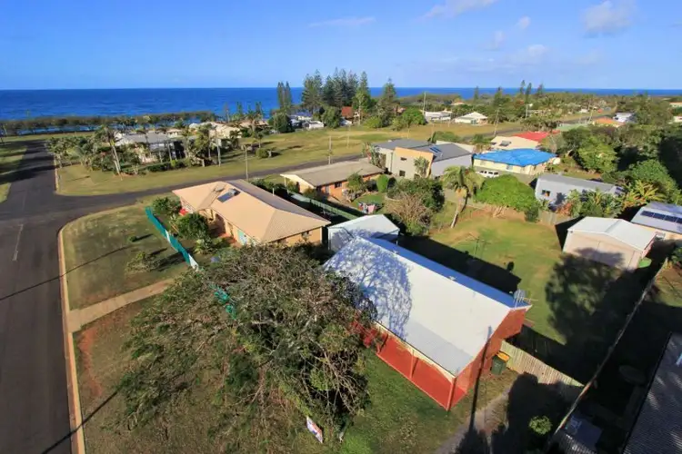 11 Hervey Street, Elliott Heads QLD 4670