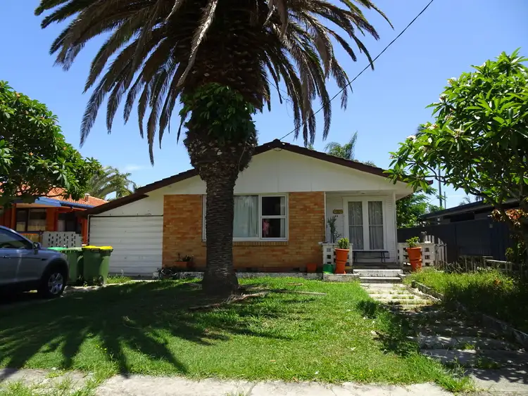 24 Reynolds Avenue, Labrador QLD 4215