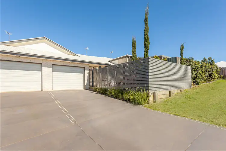 2/14 Sunning Street (cnr Wapiti Street), Kearneys Spring QLD 4350