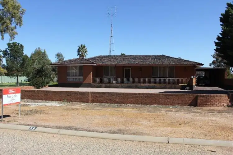 39 Doreen Street, Narembeen WA 6369