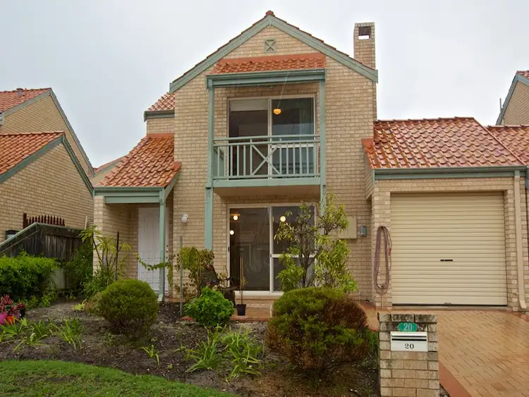 20 Lakefront Circle, The Vines WA 6069